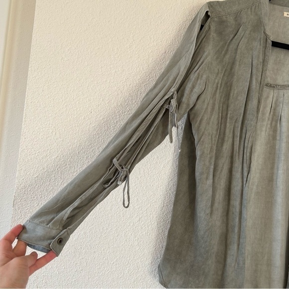 Sneak Peak Olive Gray Open Long Sleeves Button up Shirt Women Size Large - Picture 5 of 7